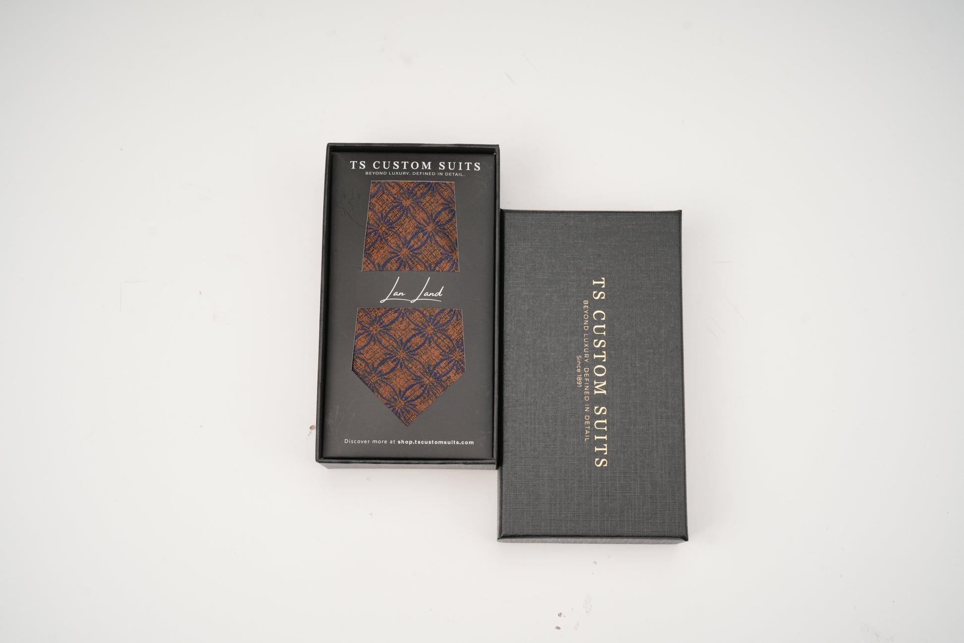 Brown silk tie with box
