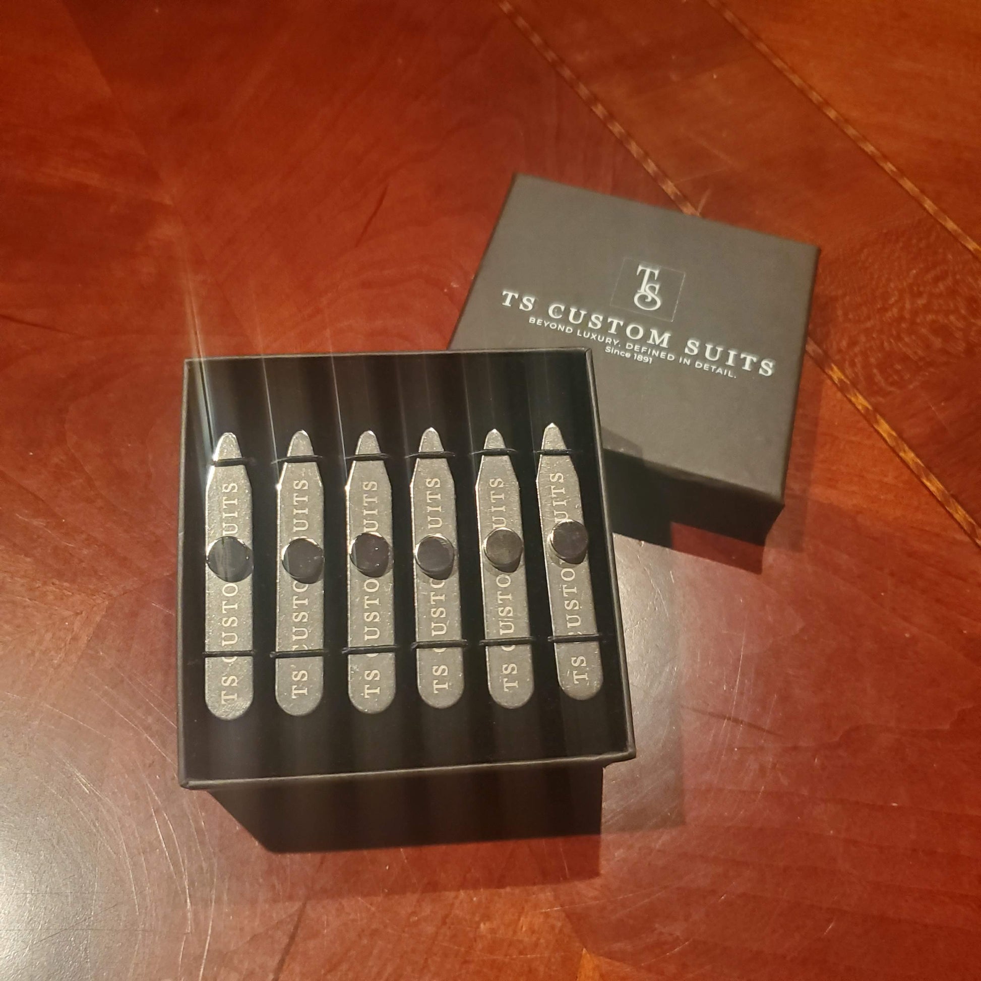 Magnetic collar stays. 3 sets with a gift box.