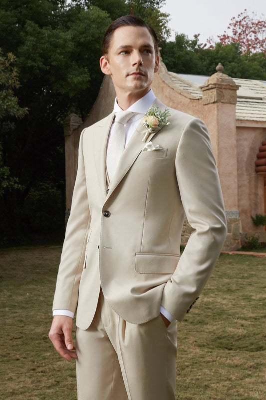 Cream wedding suit. Beach wedding suit. Single breasted cream wedding suit with peak lapels and a central vent. Real horn buttons. Suit for beach weddings. Destination wedding suit. Off-white suit. Summer wedding suit.