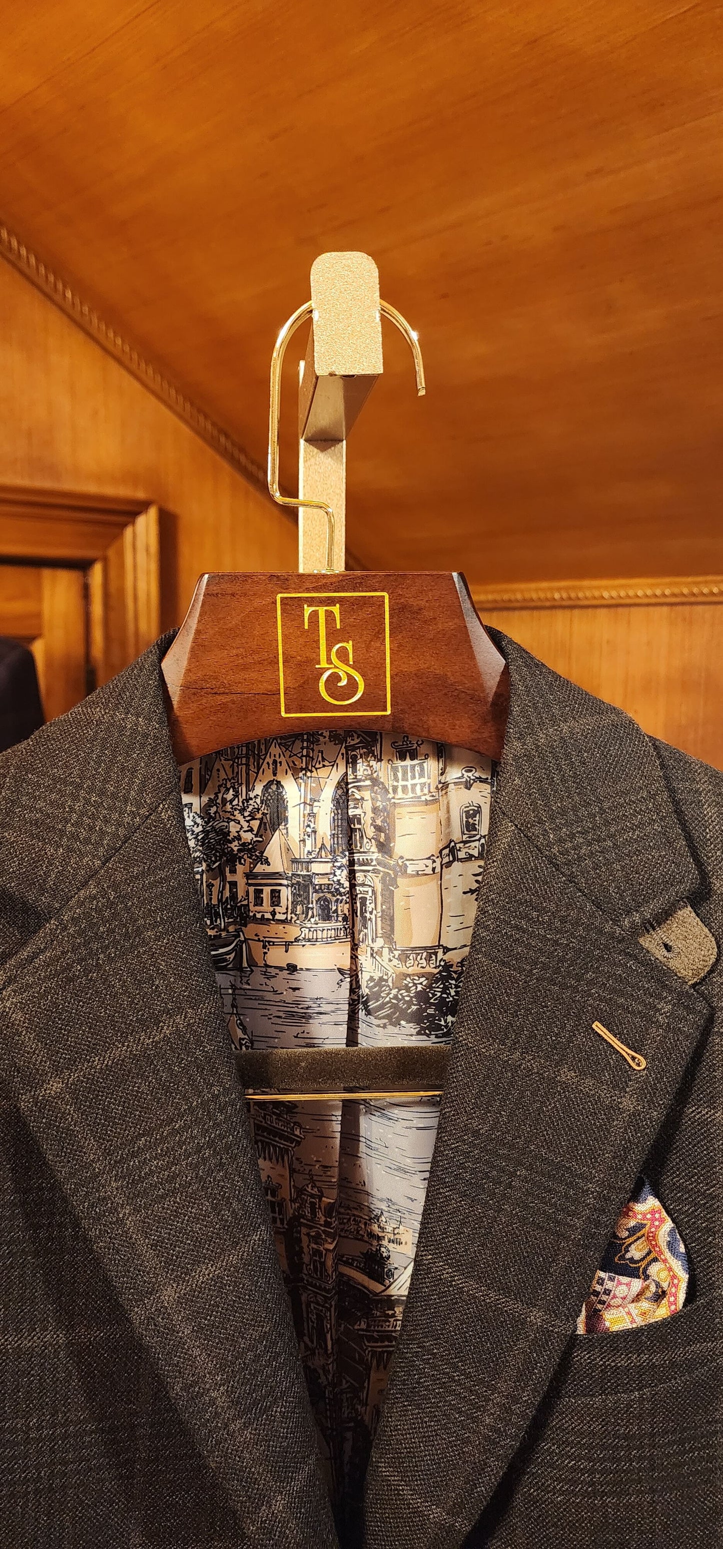 The Master Tailor Luxury Suit Hanger - Premium Wood & Velvet Bar