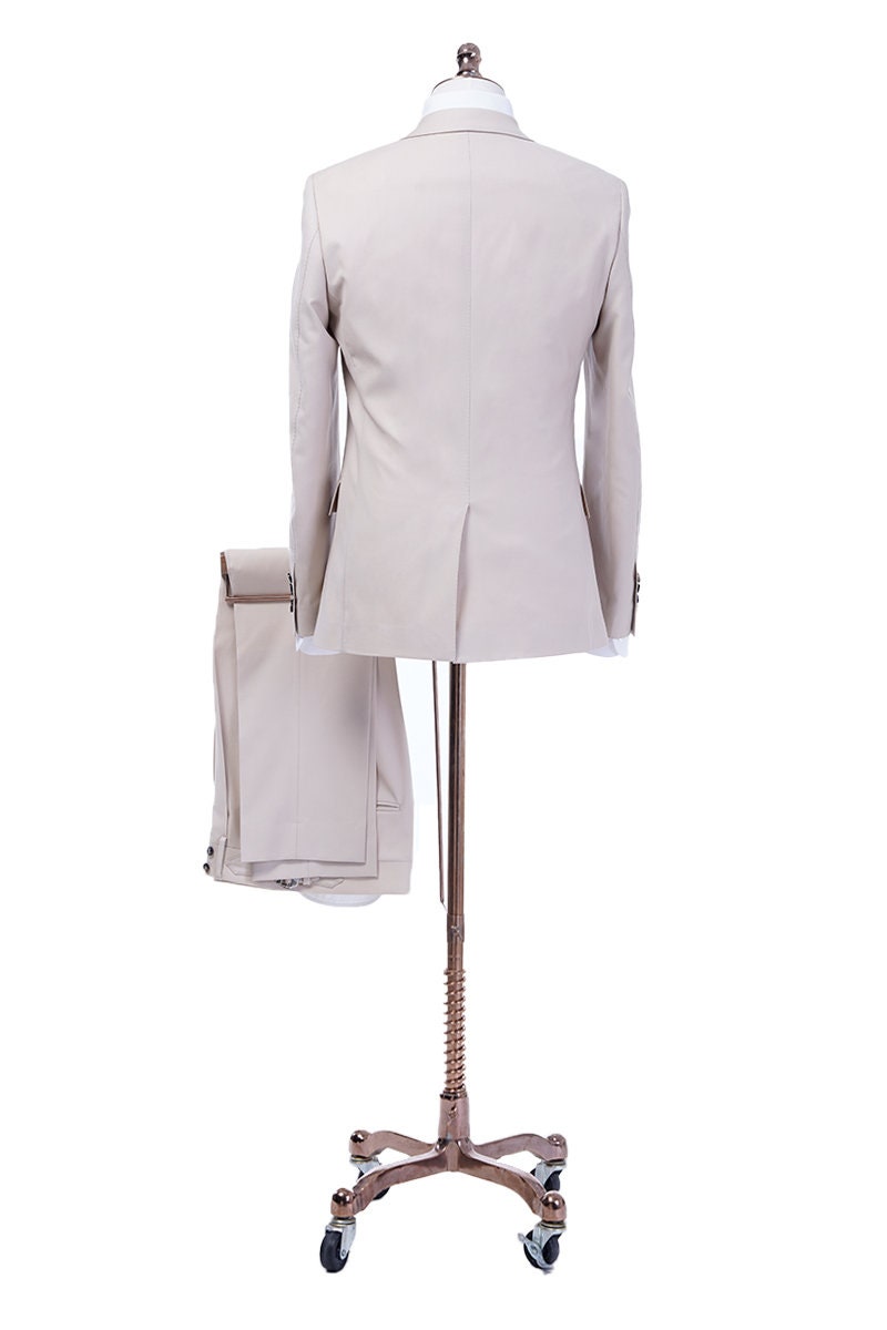 Cream wedding suit. Beach wedding suit. Single breasted cream wedding suit with peak lapels and a central vent. Real horn buttons. Suit for beach weddings. Destination wedding suit. Off-white suit. Summer wedding suit.