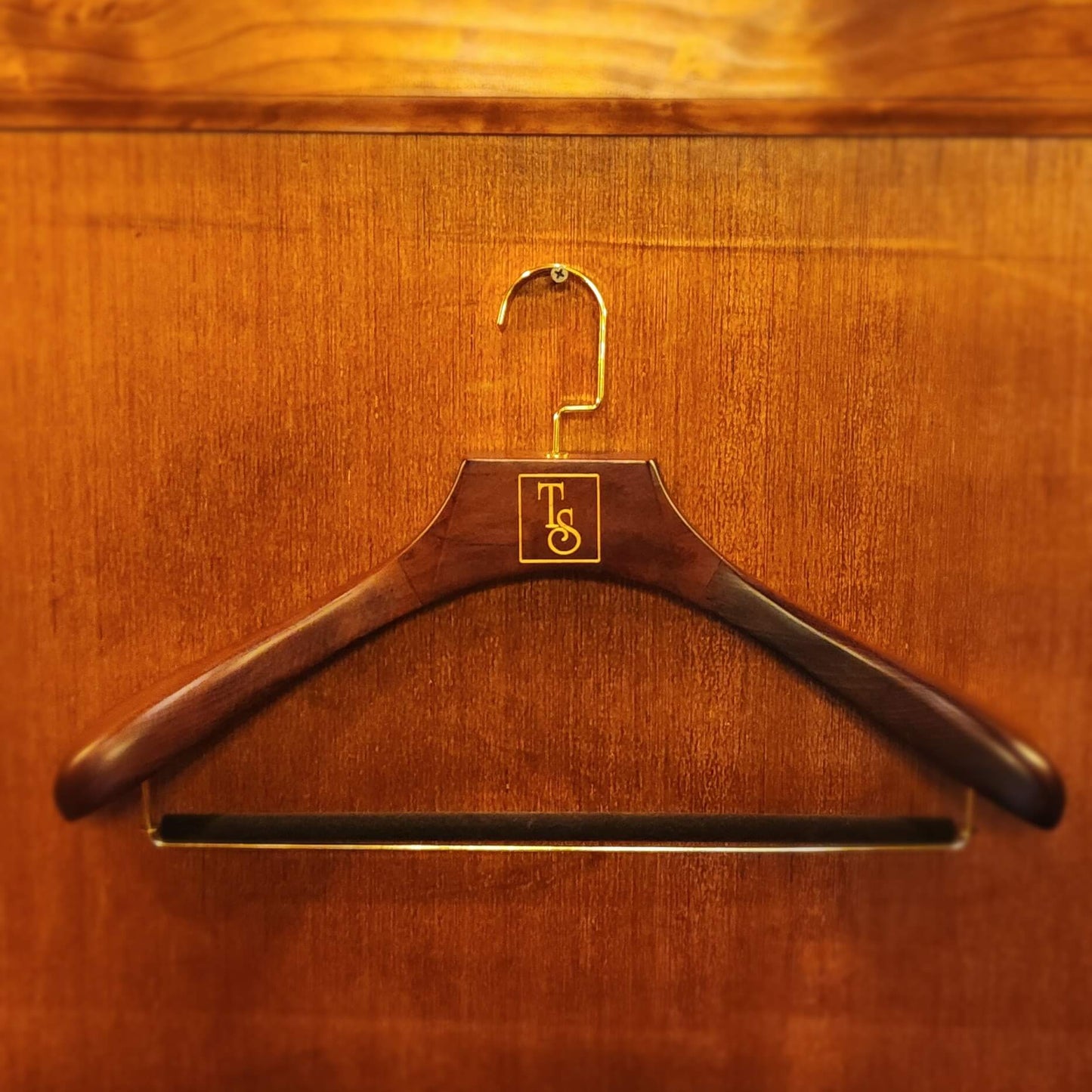 The Master Tailor Luxury Suit Hanger - Premium Wood & Velvet Bar